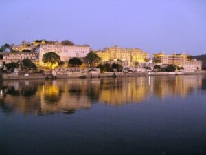Le beau lac d'Udaipur