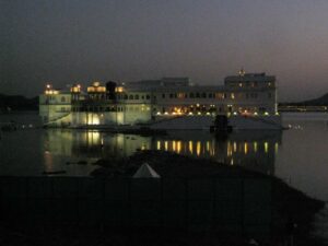 Le beau lac d'Udaipur