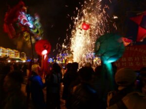 Le dragon crache le feu