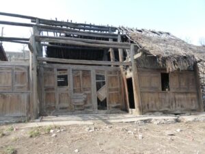 Maison traditionnelle à l'abandon