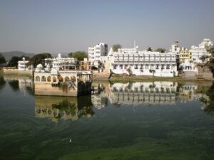 Le beau lac d'Udaipur