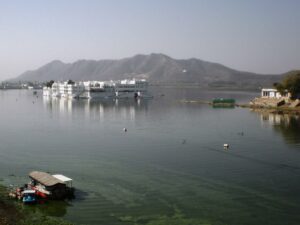 Le beau lac d'Udaipur