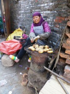 Patate chaude à grignoter pour se réchauffer