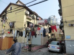 Ce locataire apprécie l'arrivée de l'électricité