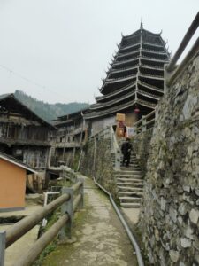 Chaque village possède sa tour du tambour