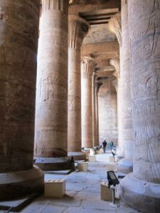 Colonnes immenses