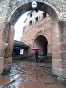 Une porte dans la muraille
